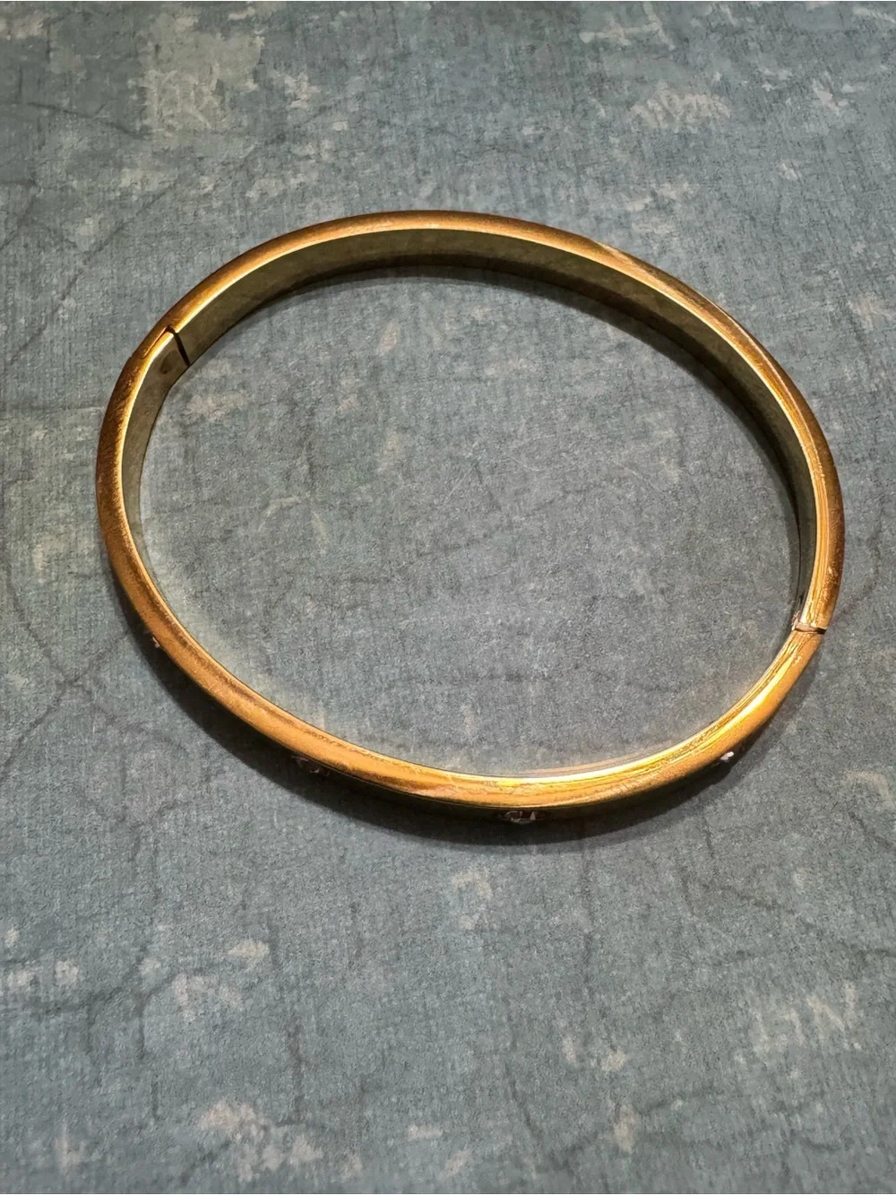 GOLD TONE AND RHINESTONES BRACELET